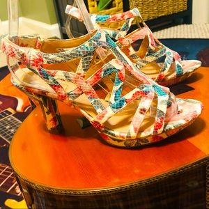💐Naturalizer Snake Pattern Heeled Sandals!
